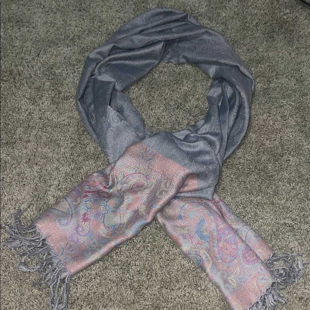 Elegant Gray and Pink Paisley Cashmere Scarf